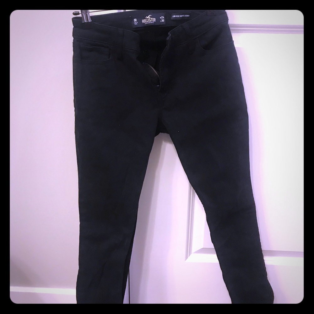 Super Skinny low rise Hollister Jeans in Black